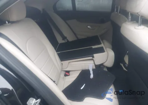 2020 Mercedes-Benz C 300 4Matic z USA, uszkodzony, nr VIN 55SWF8EB8LU323086